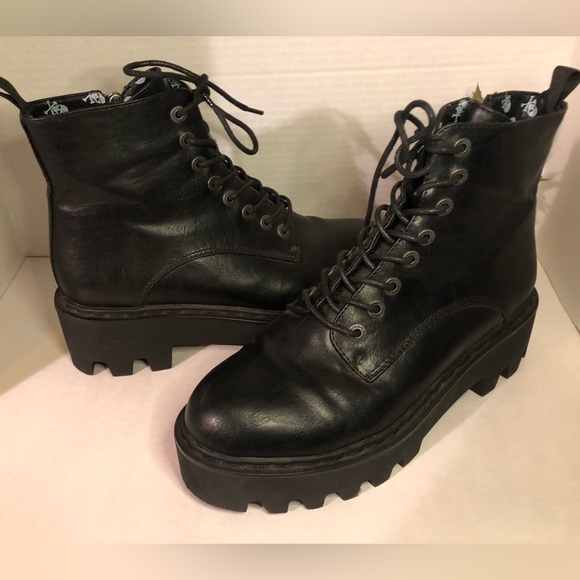 LAMODA Black Leather Platform Boots - Picture 12 of 16